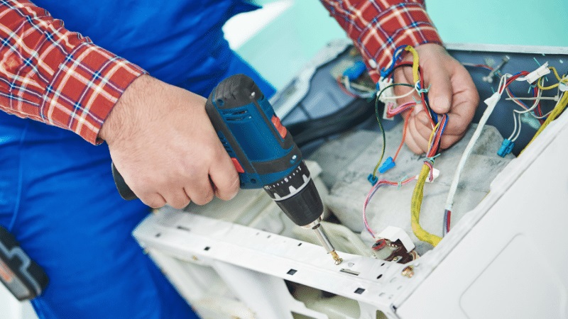 Küçükçekmece Siemens Siemens çamaşır makinesi kart tamiri – Su almama arızası orijinal parça ile giderildi. - Teknik servis örneği